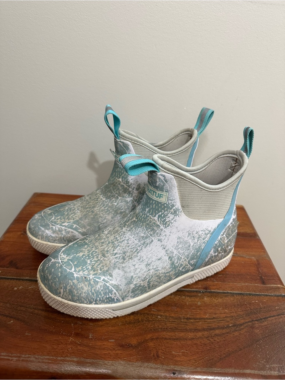 Xtratuf Women's Wheelhouse Ankle Deck Boots in Blue Coho Size 9